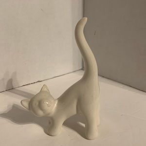 White ceramic kitty cat. Ring holder, or figurine 🐈🐈‍⬛